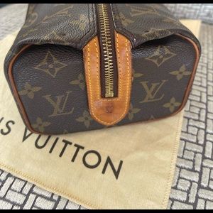 Louis Vuitton authentic toiletry bag for men. In very good condition.